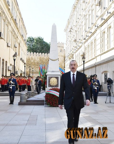 Prezident Azərbaycan Xalq Cümhuriyyəti abidəsini ziyarət etdi