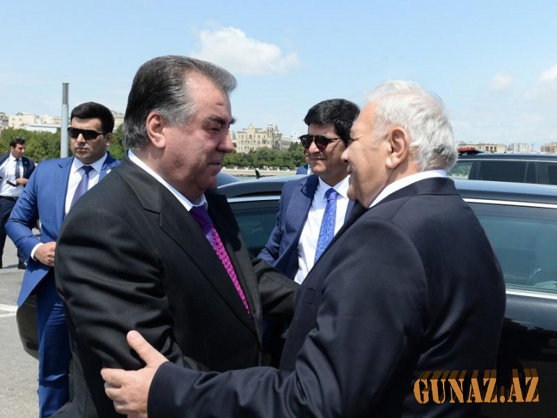 Oqtay Əsədov Tacikistan Prezidenti ilə nahar etdi 