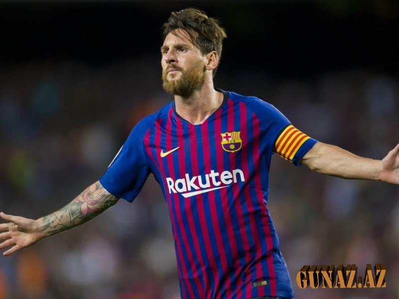 Messi tarixi qola imza atdı