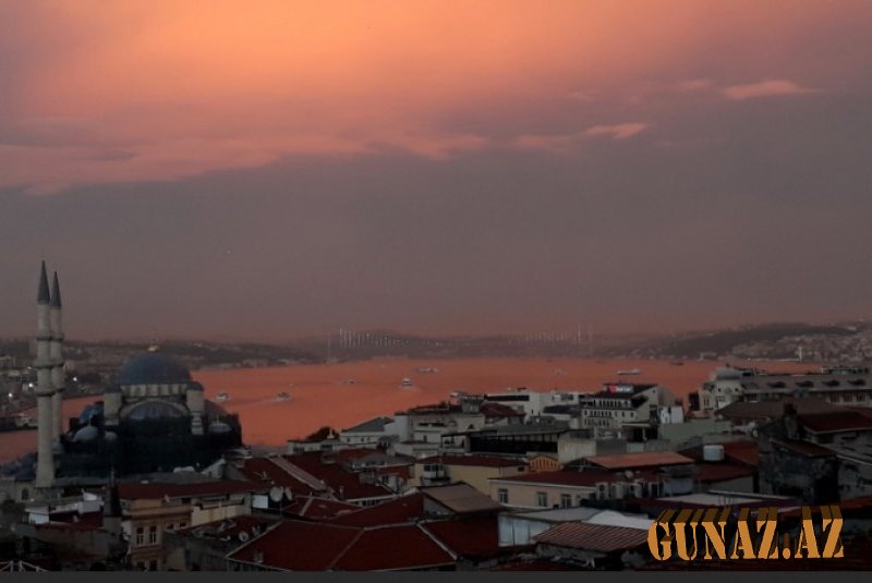 İstanbul boğazından al-qırmızı - Fotolar