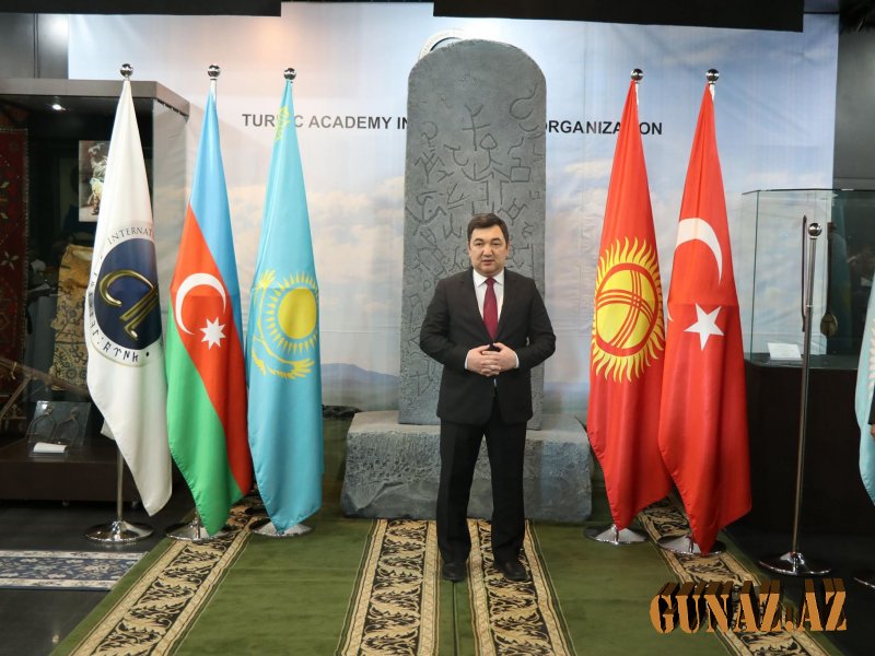  Beynəlxalq Türk Akademiyasında Macarıstanın dövlət bayrağı qaldırılıb