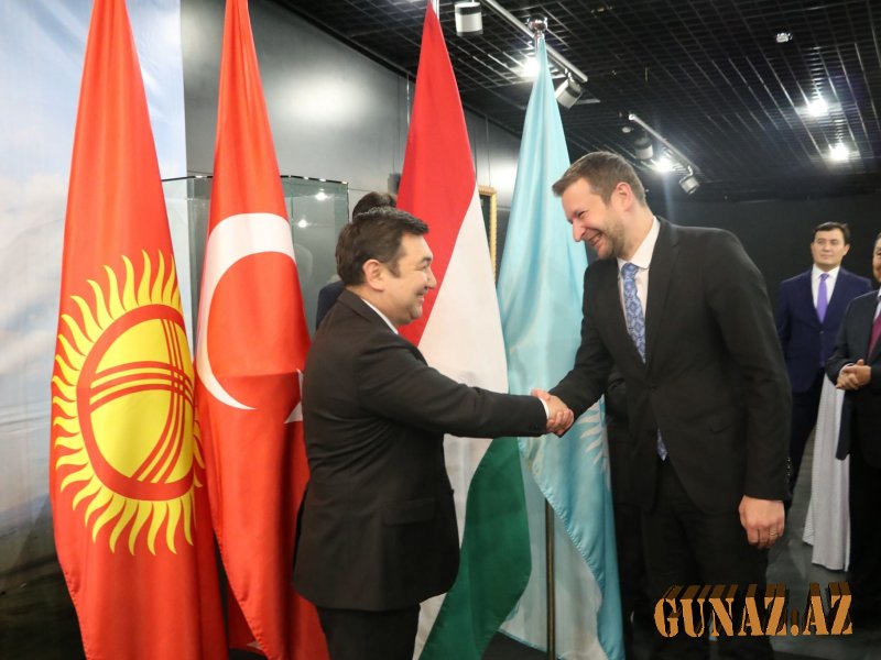  Beynəlxalq Türk Akademiyasında Macarıstanın dövlət bayrağı qaldırılıb