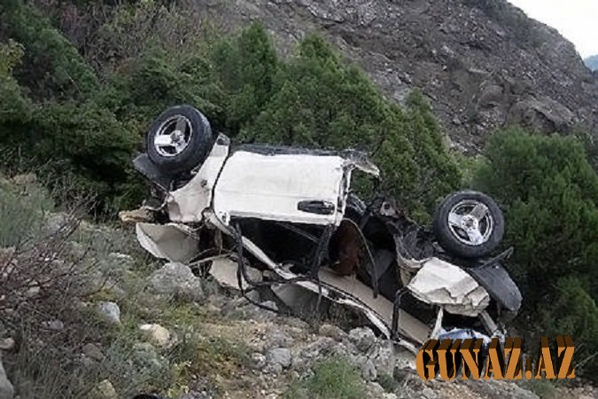 Bakıda avtomobil dərəyə aşıb, ölənlər var