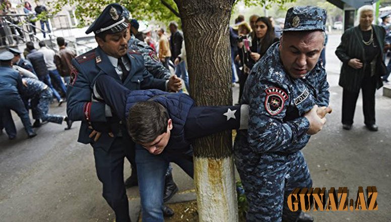 Ermənistanda polislə toqquşma zamanı 13 etirazçı xəsarət alıb