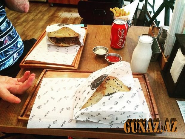 Zəhərlənməyə görə Bakıdakı məşhur dönərxana bağlandı - Araşdırma başladı
