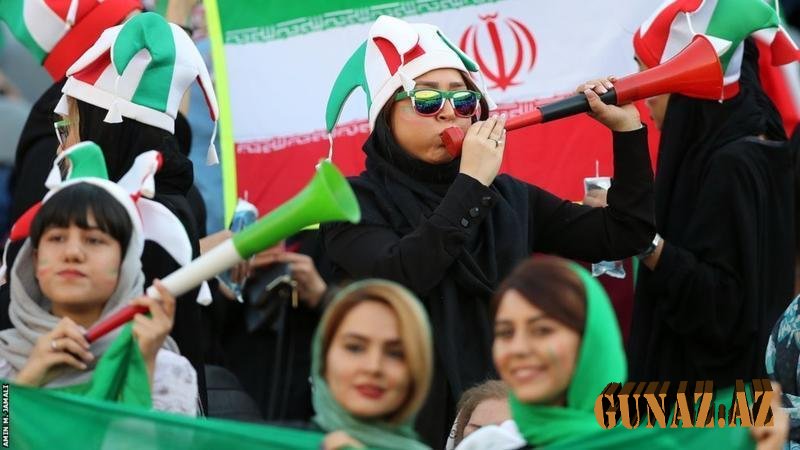 İranda qadın azarkeşlər stadiona buraxıldı