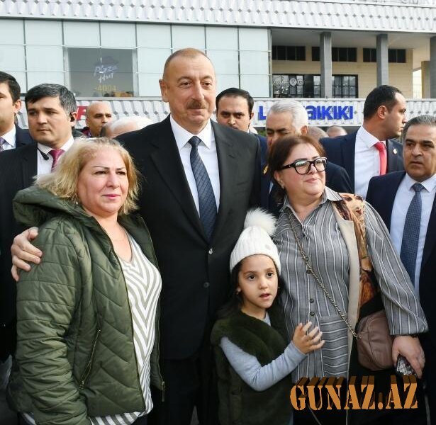 İlham Əliyevin sakinlərlə SƏMİMİ FOTOLARI