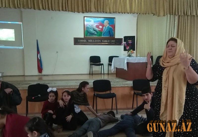 Məktəb direktoru Xocalı tədbirində ana obrazını canlandırdı-ILK