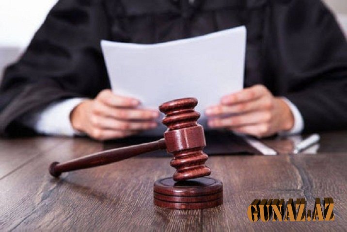 İnfeksiya daşıyan müttəhim hakimin üzünə tüpürdü