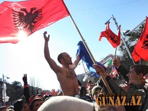 Baş nazir birinci xanımı həbs etdirdi-ŞOK