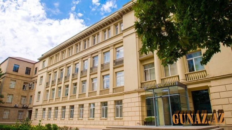 Prezident Təhsil Nazirliyinin tanınmış simasını təltif etdi