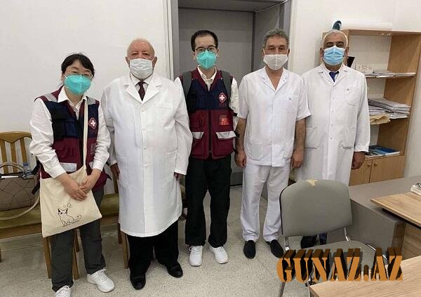 Çindən gələn həkimlər Klinik Xəstəxanada - Foto