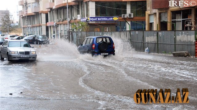 Bakıda yağışın fəsadları: dəhşətli görüntülər - Video