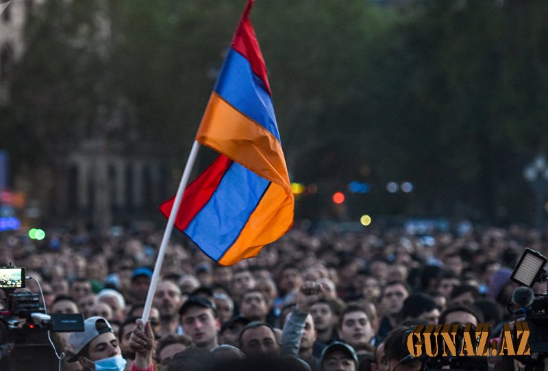 Erməni xalqı AYAĞA QALXDI: hakimiyyət və ordu çevrilişi tələb edirlər