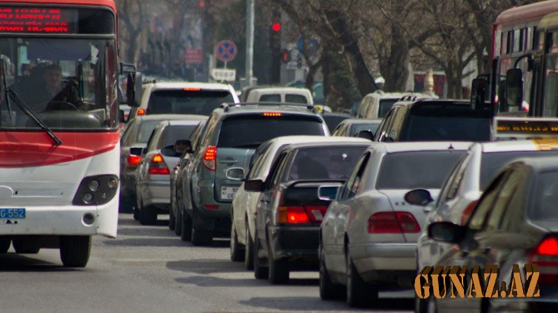 Bakının yolları cəhənnəmə çevrilir: Tıxacdan çıxış yolu varmı?