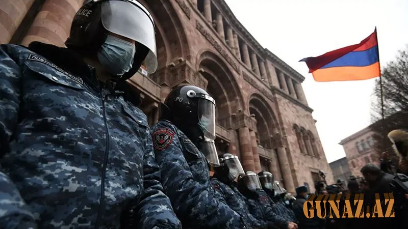 Ermənistanda müxalifət tərəfdarları hökumət binasına girdi