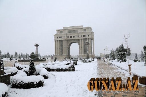 Gəncəyə qar yağır