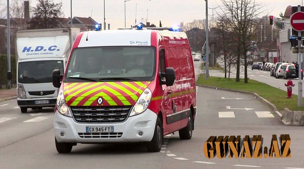 Avtomobil velosipedçilərdən ibarət qrupa çırpıldı
