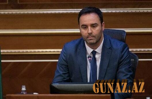 Parlamentə qaz bombası atan siyasətçi spiker seçildi