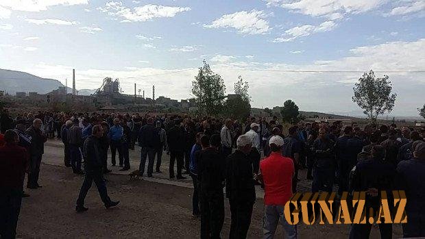 Erməni əsirlərin yaxınları Gümrü-İrəvan yolunu bağladı