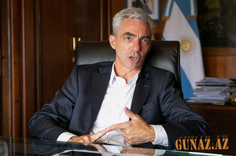 Nəqliyyat naziri yol qəzasında həlak oldu