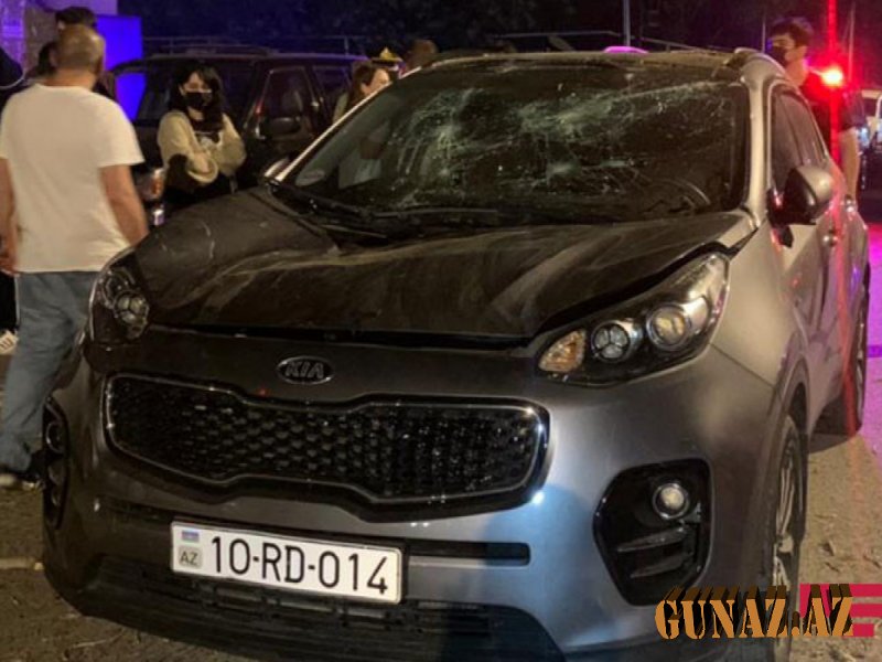 Bakıda iri ağac 2 avtomobilin üzərinə aşdı - FOTOLAR