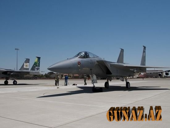 İranda yerdə olan təyyarənin pilotları katapult etdi: İki nəfər öldü