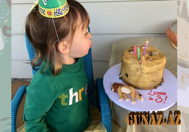 Balaca qız tortun üzərində ölüm səhnəsi istədi səbəb hərkəsi güldürdü