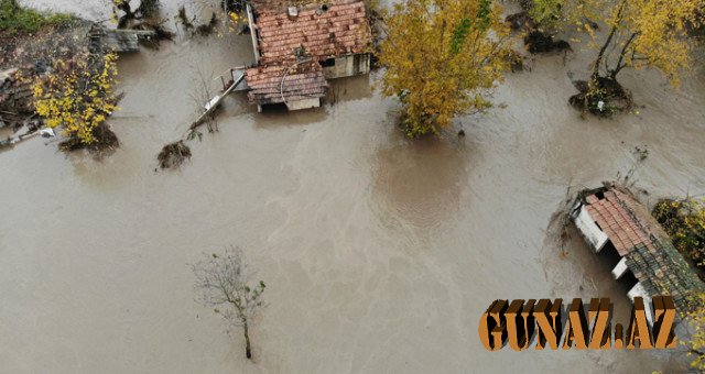 Ankarada sel fəlakəti: Evləri su basdı
