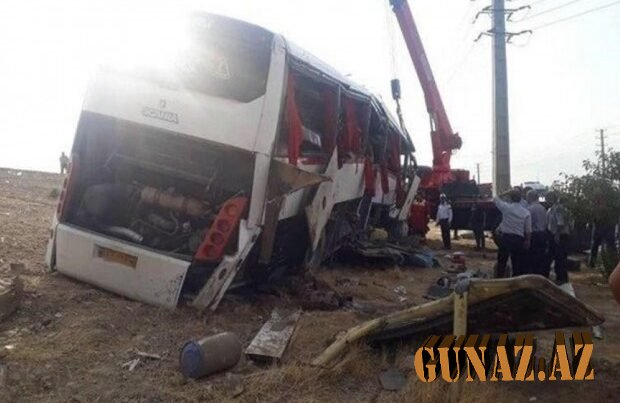 İranlı jurnalistləri daşıyan avtobus aşdı- Ölənlər var