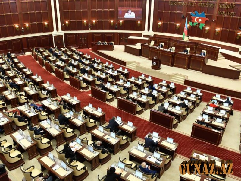 Milli Məclisin növbədənkənar iclası başladı