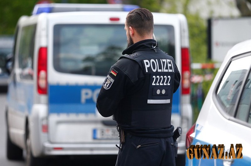 Berlində radikallarla toqquşmalarda onlarla polis yaralanıb