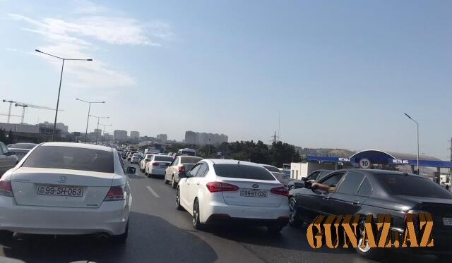 Bakı-Sumqayıt yolunda tıxac: hərəkət iflic oldu