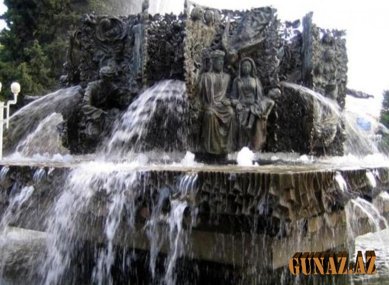 Bakının mərkəzindəki bu abidə hansı məmurun bağına daşınıb?