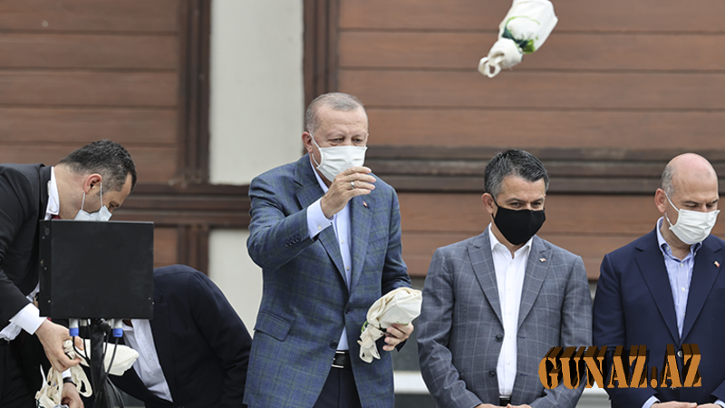 Ərdoğan insanlara niyə məhz çay payladı?