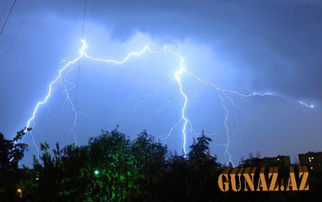 Bu qoruqda güclü şimşək çaxır