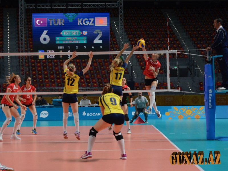 Türkiyənin qadın voleybolçuları YARIMFİNALDA