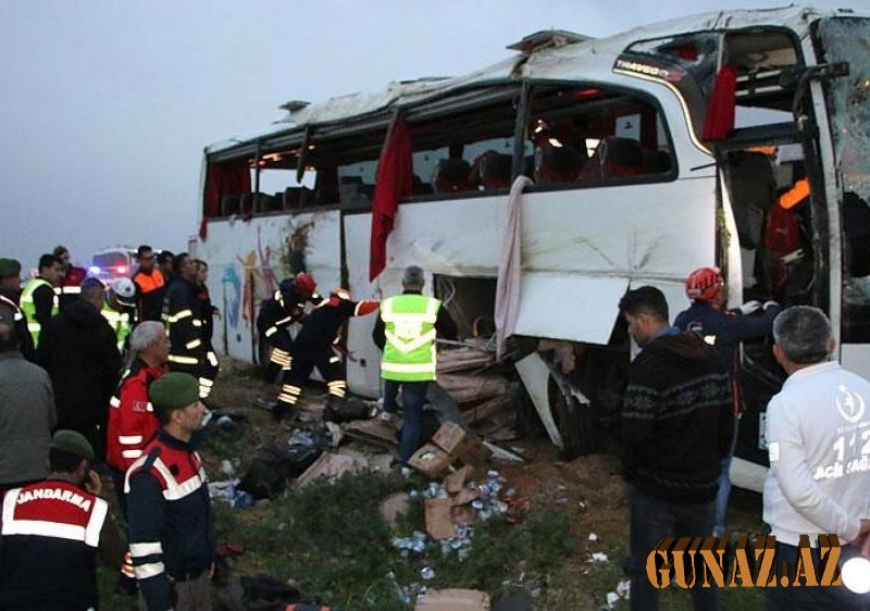 Türkiyədə turist avtobusu aşdı- Ölən və yaralanan var