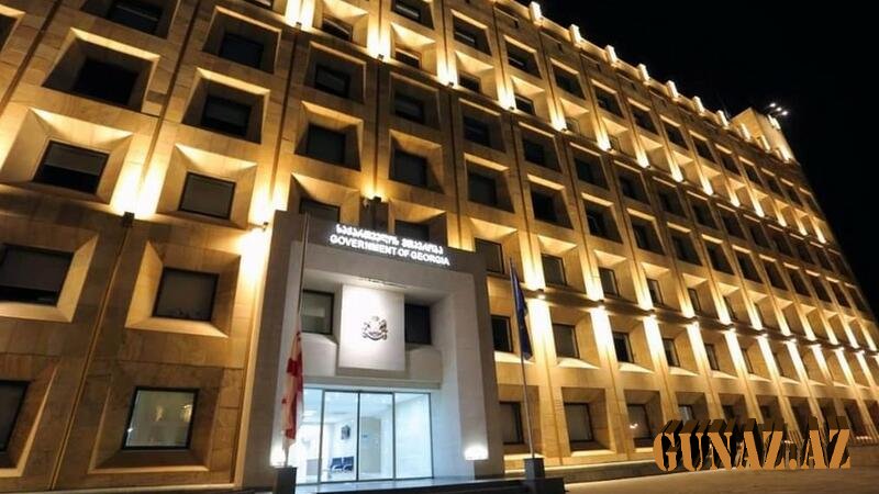 Gürcüstanda dövlət bayraqları endirildi