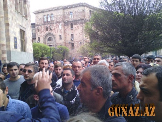 İrəvanda vəziyyət getdikcə pisləşir
