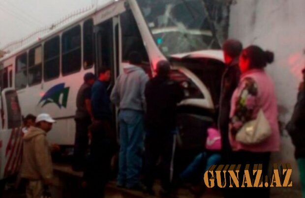 Sərnişin avtobusu qəzaya uğradı, 19 nəfər öldü