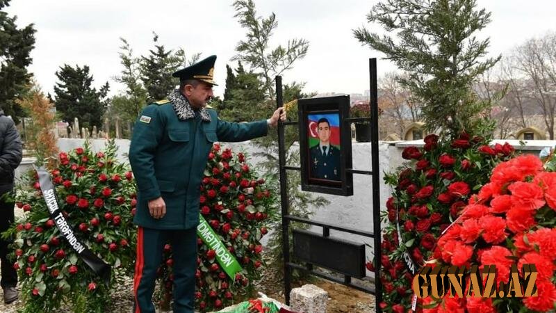 Elçin Quliyev şəhid hərbiçilərin məzarlarını ziyarət etdi