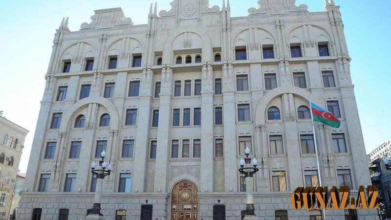 Metronun qarşısında keçirilməsi nəzərdə tutulan aksiyaya polis müdaxilə etdi