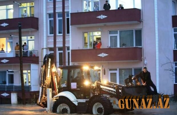 Türkiyədə daşqın: Küçələr çaya döndü