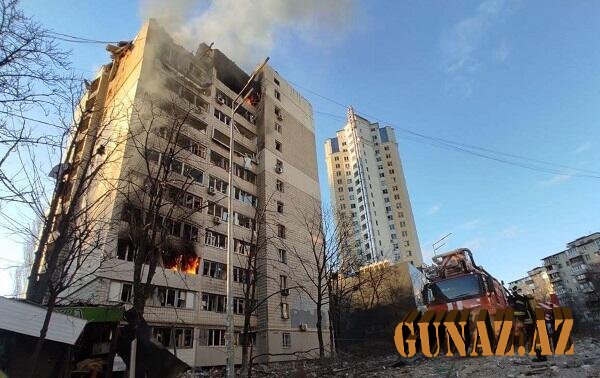 Kiyevdə dəhşət- Yaşayış binasına raket atıldı