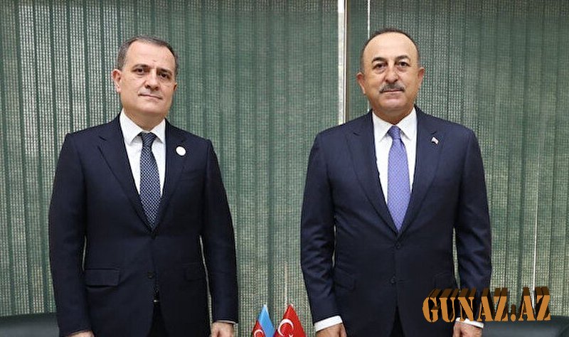 Bayramov Çavuşoğlu ilə Ukraynanı müzakirə etdi