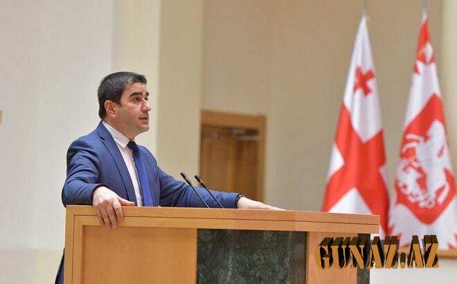 Buçadan imtina edən gürcü spiker fikrini dəyişdi