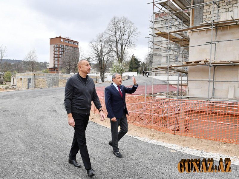 İlham Əliyev Şuşada inzibati binanın tikintisi ilə tanış olub