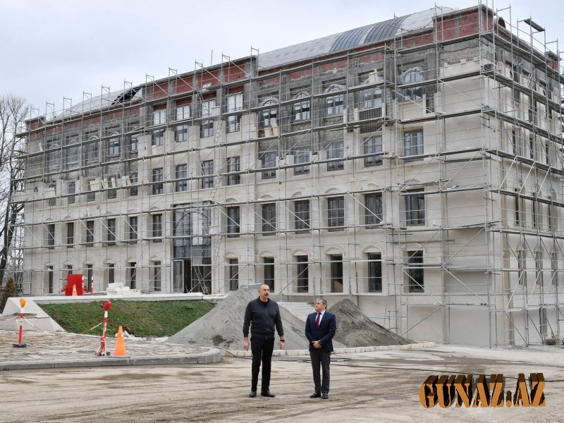 İlham Əliyev Şuşada inzibati binanın tikintisi ilə tanış olub