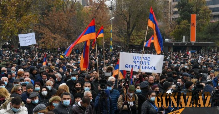 Ermənistanda yenidən yürüş başladı
